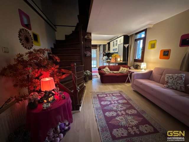 10-SAPANCADA SİTE İÇERİSİNDE SATILIK TRİBLEKS VİLLA